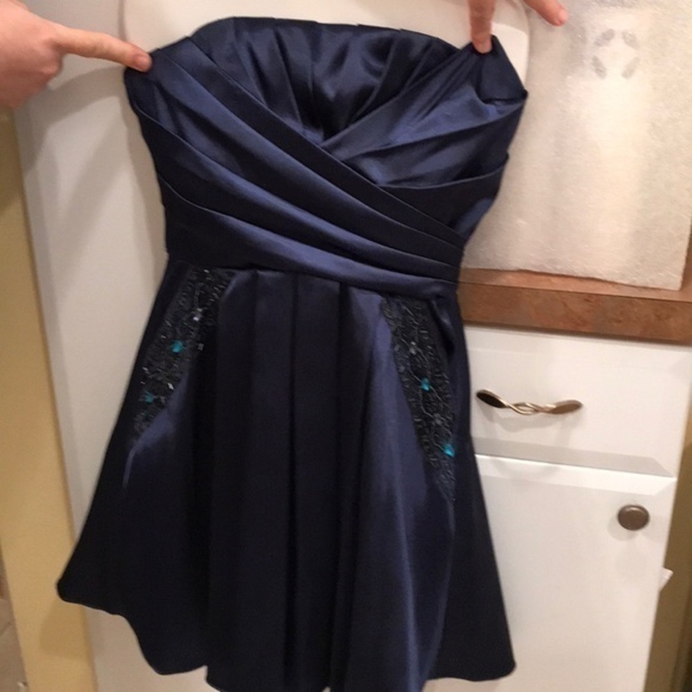 Social Adorable strapless navy dress